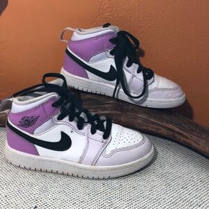 Air Jordan 1 Mid Barely Grape Sneakers